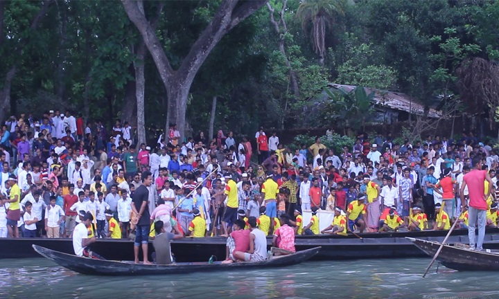 ঐতিহ্যবাহী-নৌকাবাইচ-Traditional boat race competition held at Jhalakathi