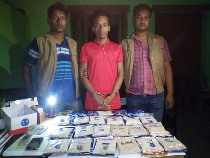 গোদাগাড়ীতে-হেরোইন-A drug dealer, including heroin, was arrested in Godagari