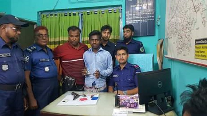 অস্ত্র-গুলি-ইয়াবা-Youth arrested with arms and ammunition in Sharsha Navaran