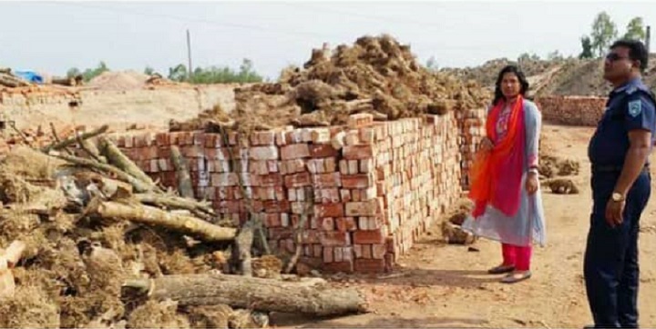 ইট-ভাটায়-জরিমানা-Furnishing brick kilns in mobile court in Auteur