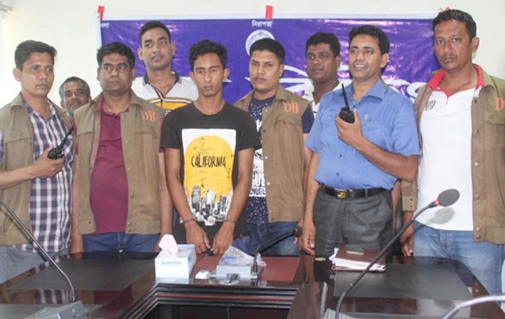 ইয়াবাসহ-আটক-Youth arrested with 385 pieces of yawak in Jhalakathi