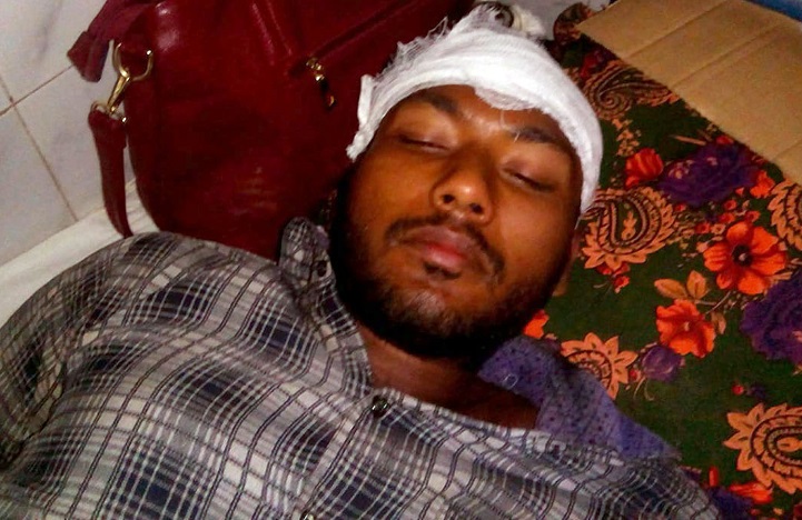কুপিয়ে-পিটিয়ে-জখম-The college student wounded and wounded in Kalapara