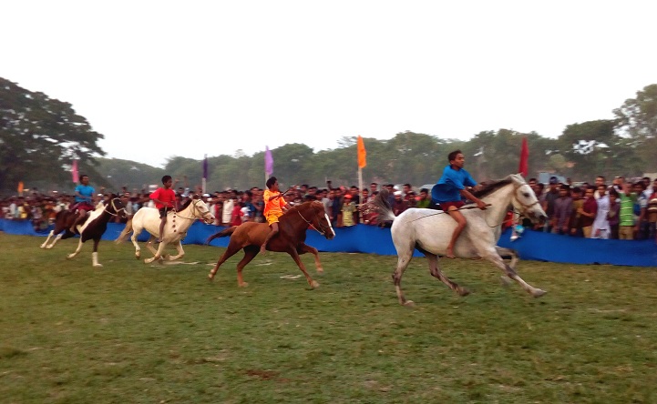 ঘোড়া-দৌড়-প্রতিযোগিতা-Mymensingh Horse Racing Competition held