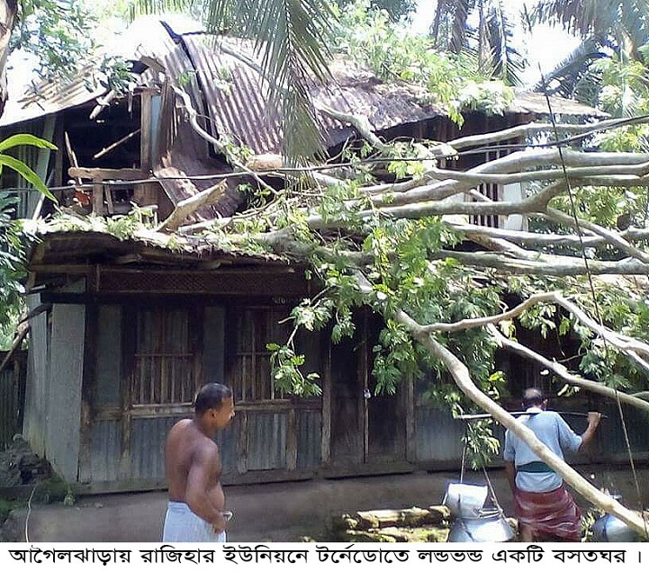টর্নেডোর-ছোবলে-লন্ডভন্ড-Several villages of Landwand in Tornado Chowl in Agayljhara