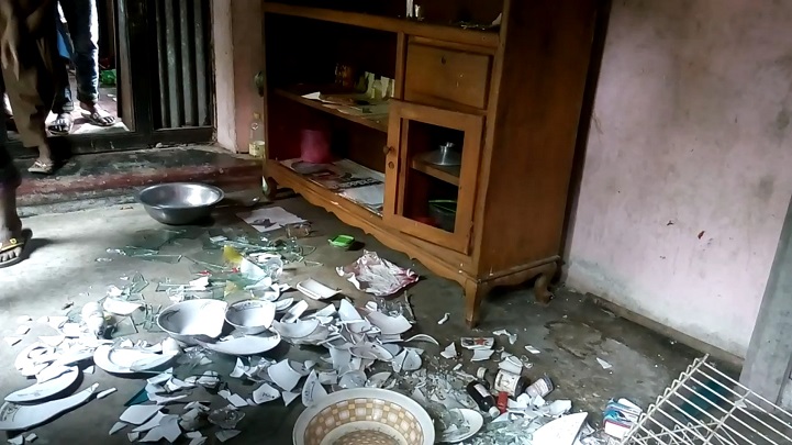 হামলা-ভাঙচুর-Home attacks in the Sirajdee, vandalism, family without fear