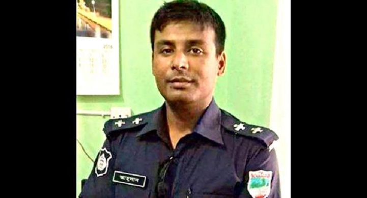 নাভারণে-ঘাতক-ট্রাক-Navaron took away the killer truck, police officer's life